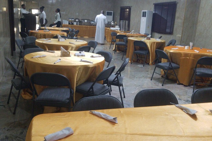 Dining 40 of 51