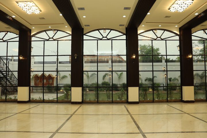 Ballroom/Hall 18 of 38