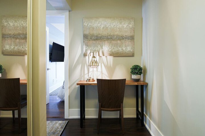 Room 11 of 100