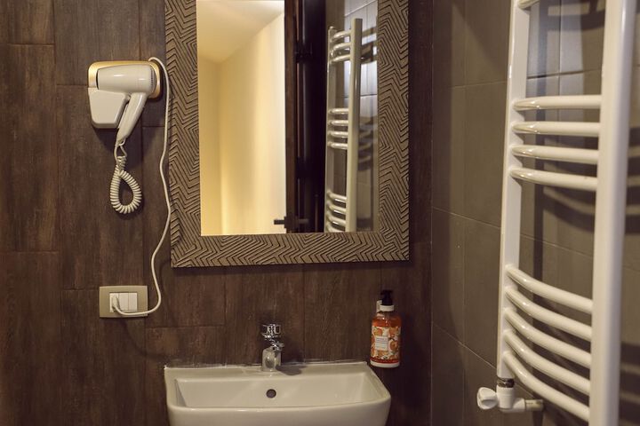 Room 102 of 196