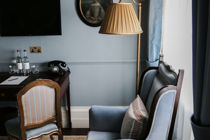 Room 12 of 87