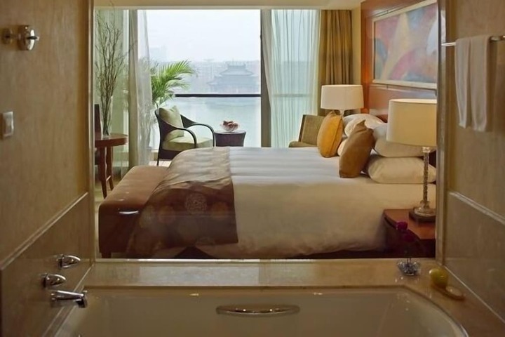 Room 8 of 25