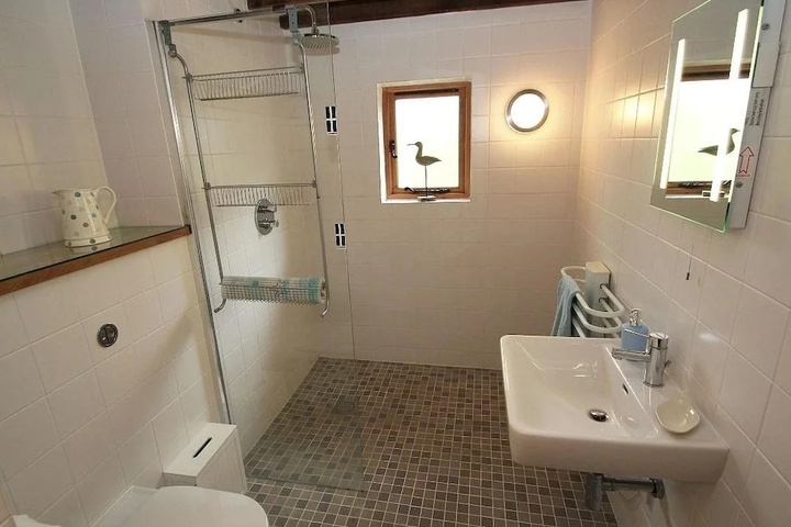 Room 8 of 19