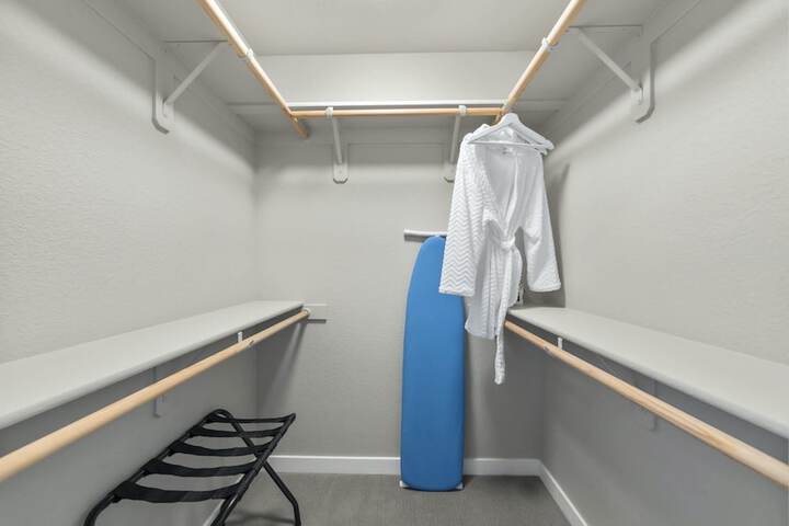 Room 33 of 42