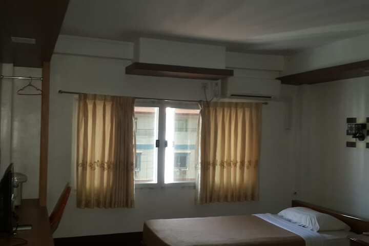 Room 12 of 51