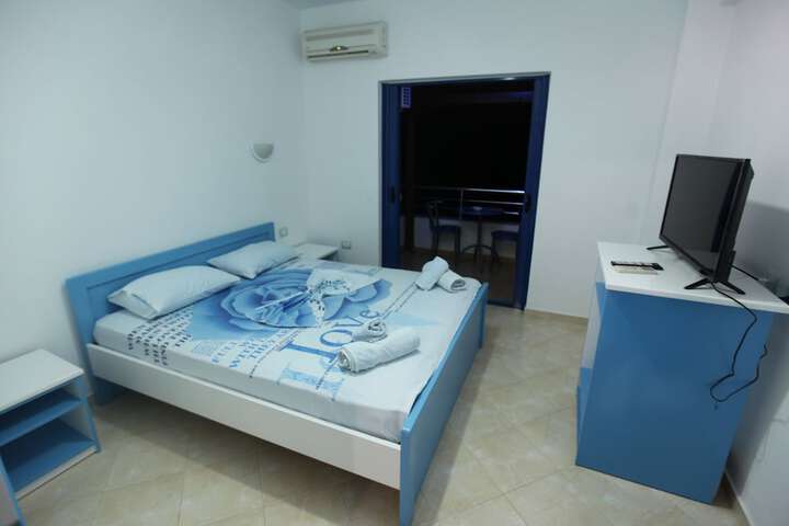 Room 18 of 109