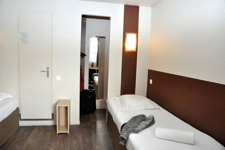 Room 8 of 37