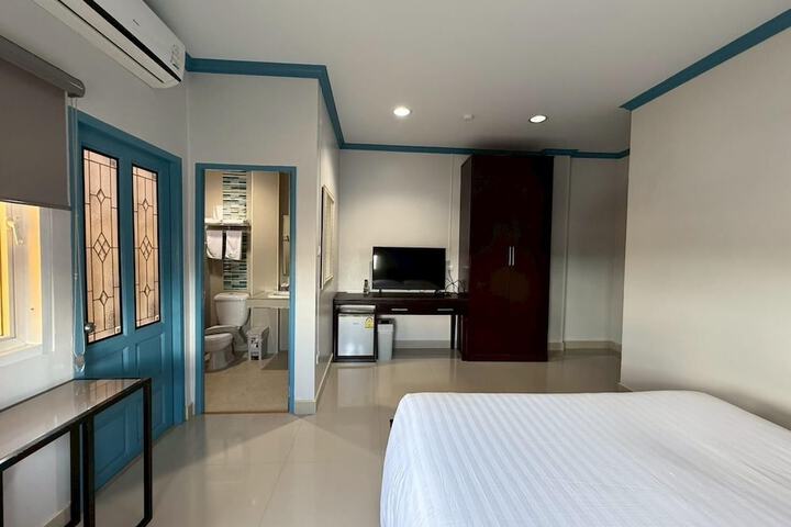 Room 21 of 34