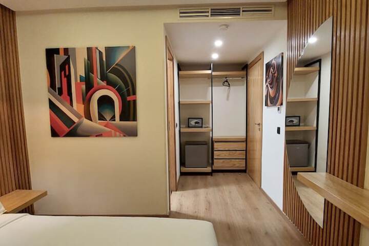 Room 28 of 84