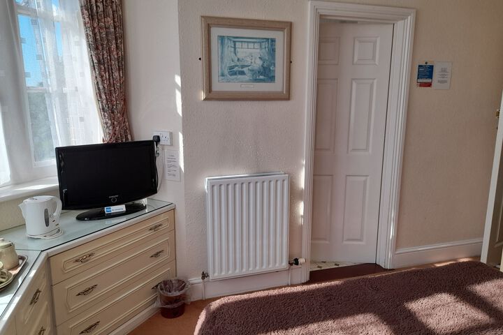 Room 8 of 10