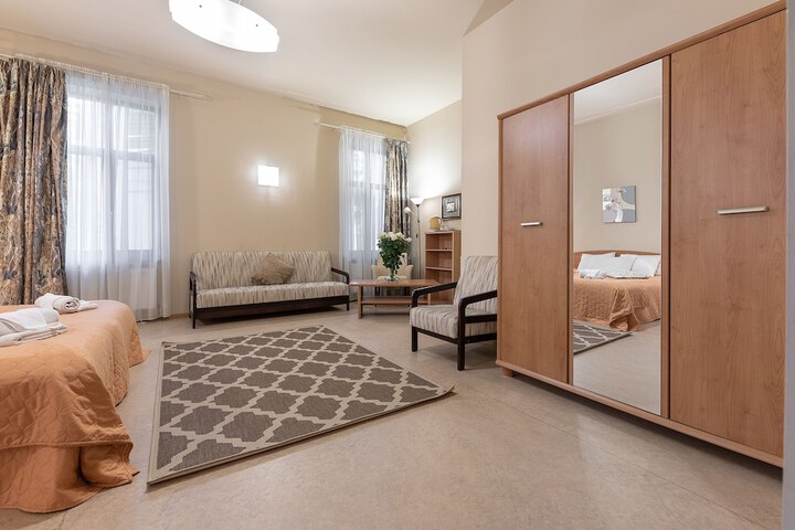 Room 9 of 40