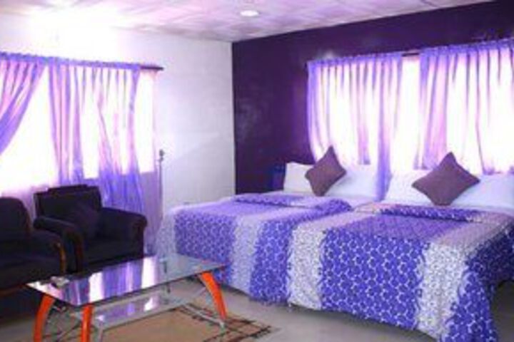 Room 7 of 18