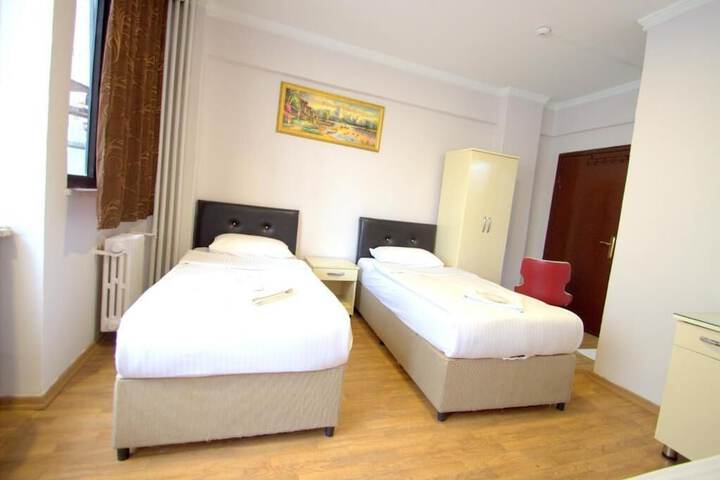 Room 5 of 11