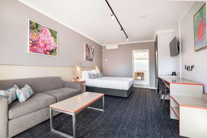 Room 10 of 43