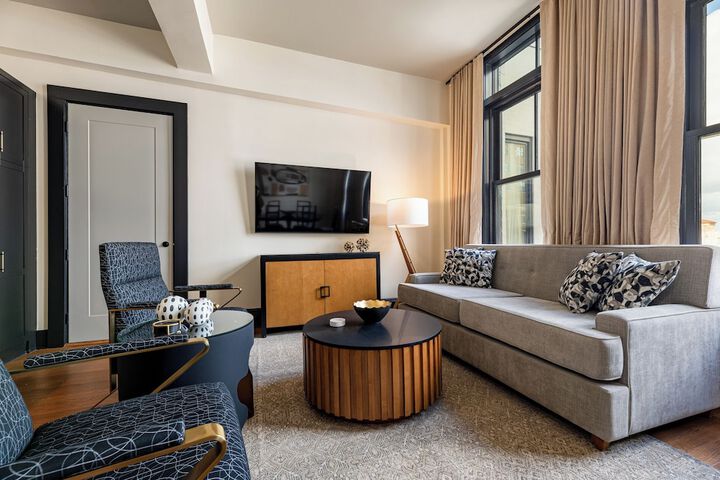 Room 167 of 341