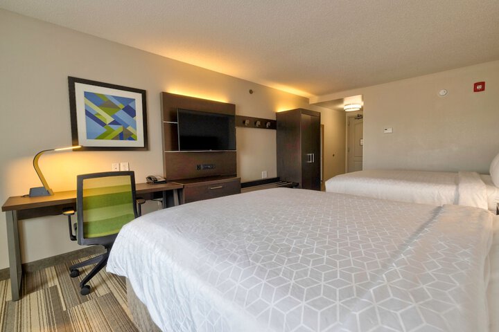 2 Queen Beds (4 of 7)