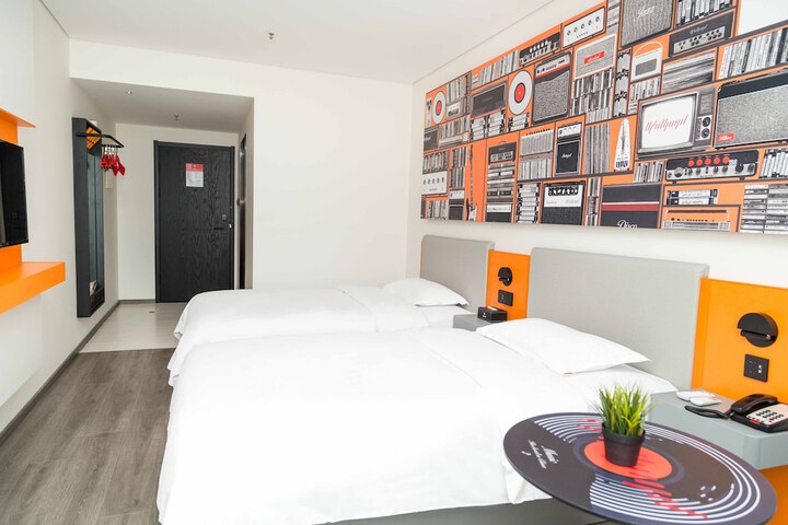 Room 12 of 23