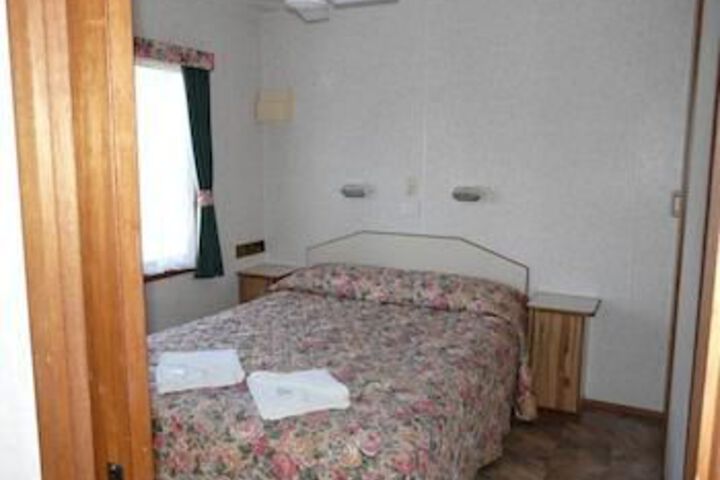 Room 6 of 15