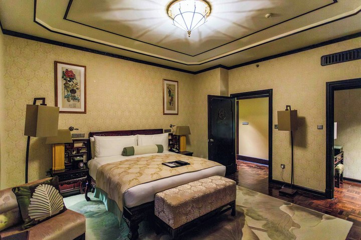 Room 54 of 182