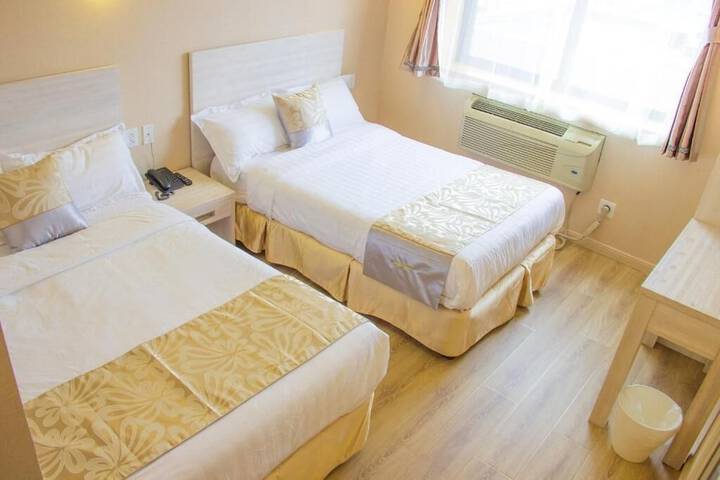 Double City View King Bed (1 of 4)