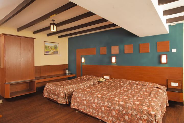 Room 5 of 28