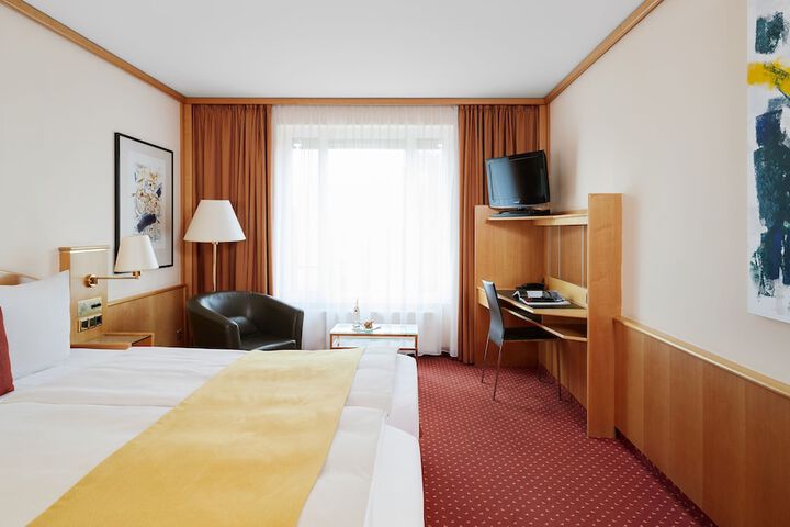 Room 11 of 34