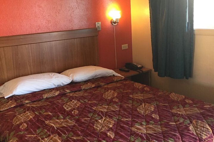 Room 4 of 33