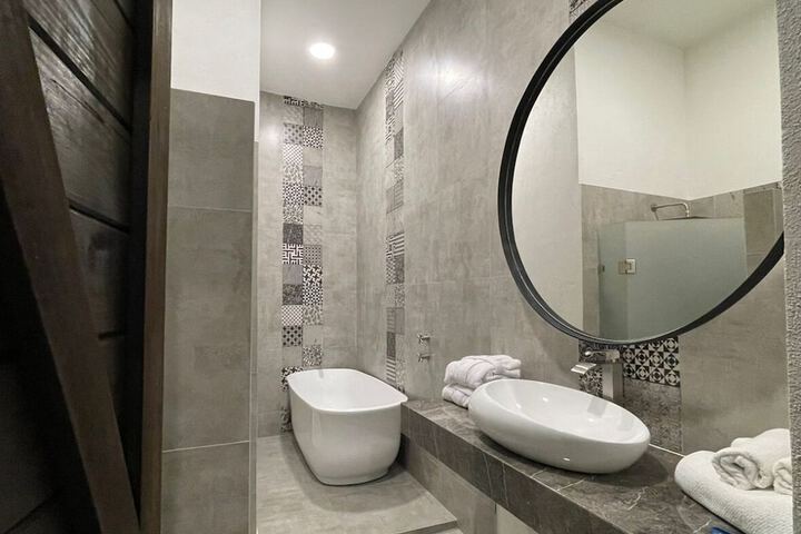 Room 6 of 16