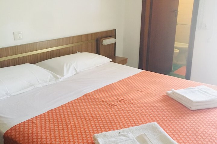 Room 16 of 46