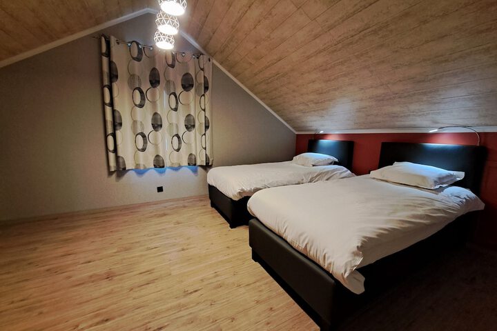 Room 10 of 74