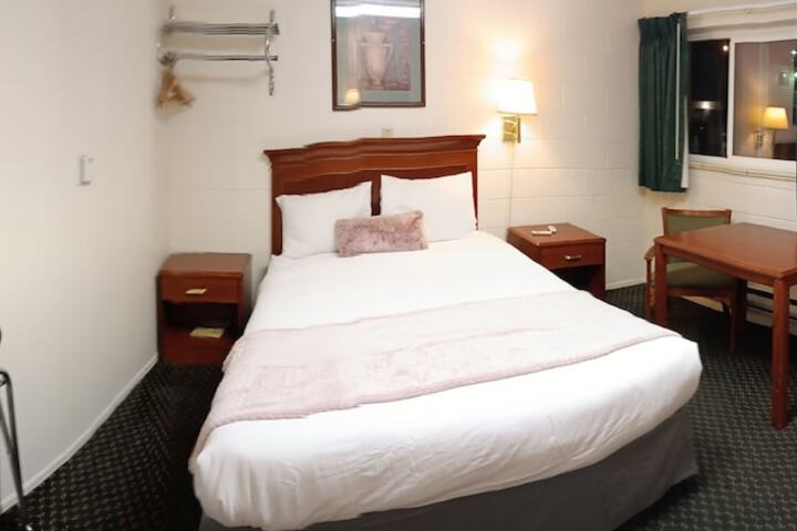 Room 3 of 20