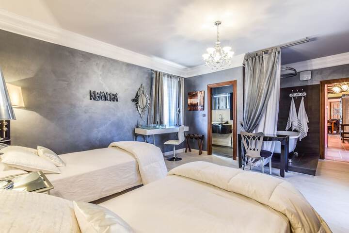 Room 10 of 48