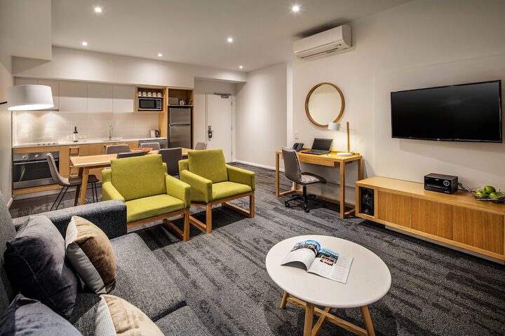 Room 11 of 34