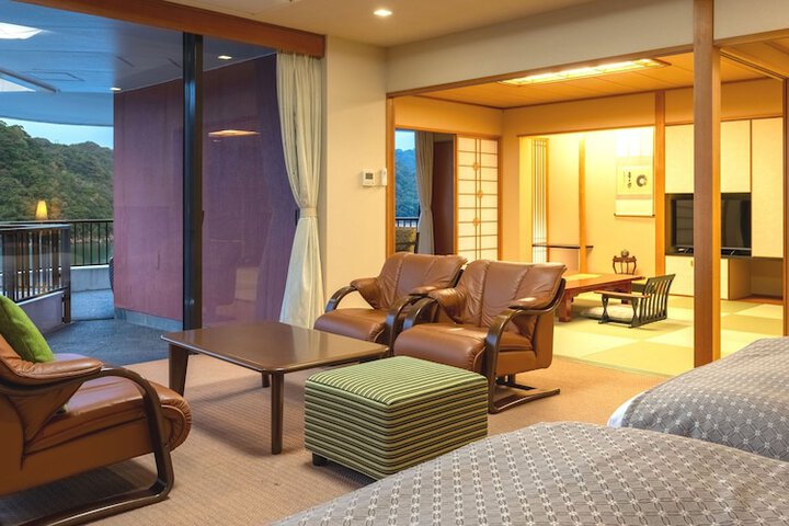 Room 25 of 124