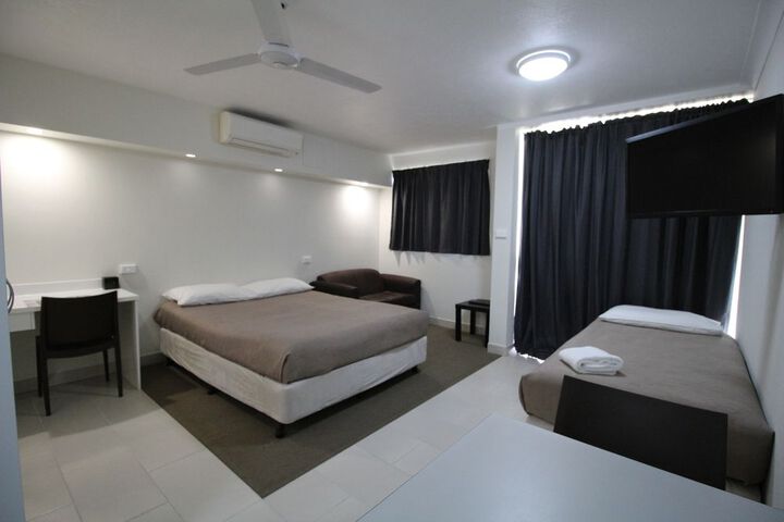 Room 12 of 28