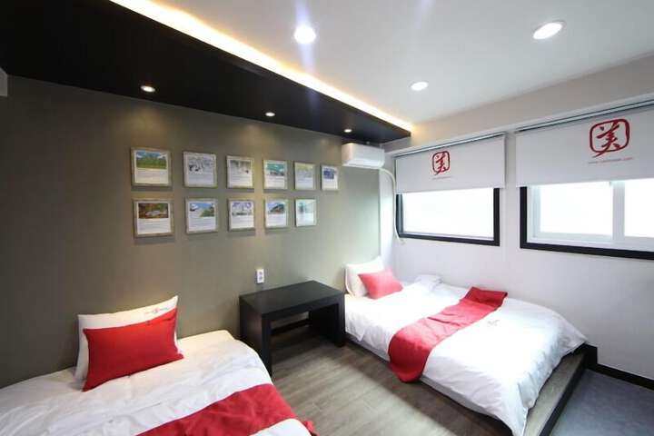 Room 18 of 42