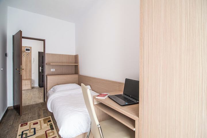 Room 19 of 73