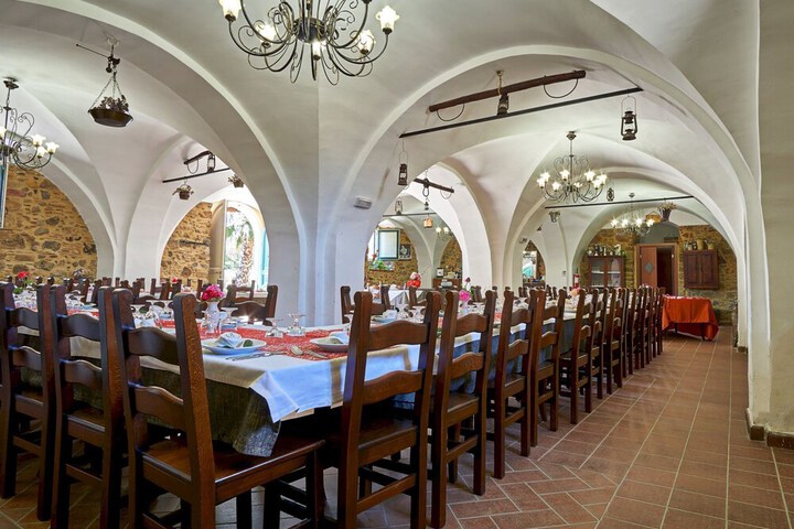 Dining 48 of 91