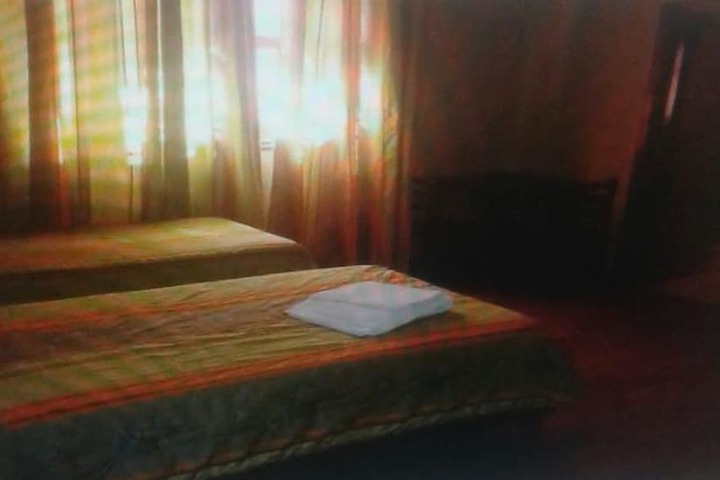 Room 5 of 8