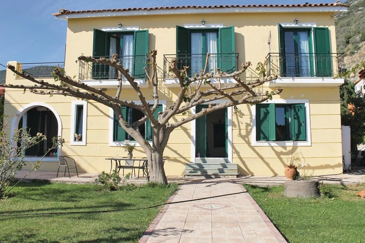 Awesome Home in Loutra Aidipsou With 4 Bedrooms