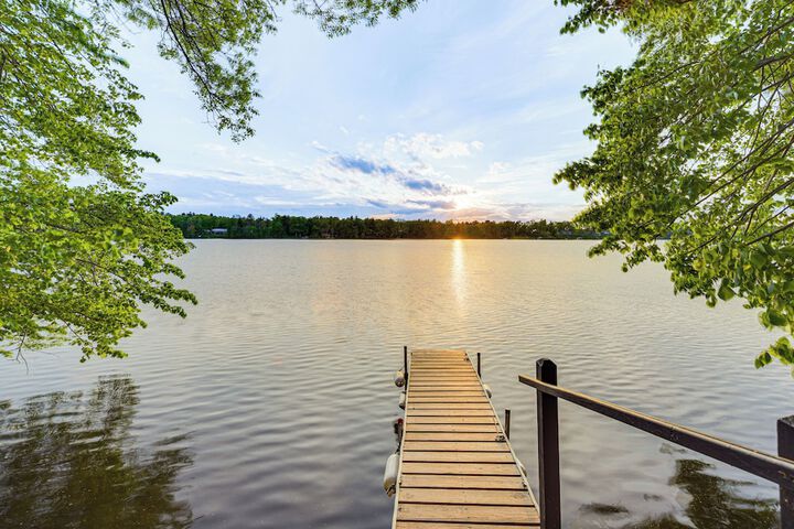 Lakefront Family Retreat w / Private Dock!