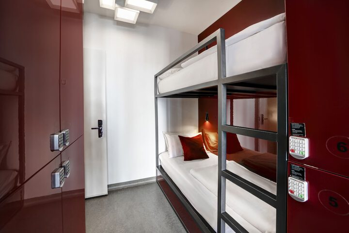 Room 27 of 80