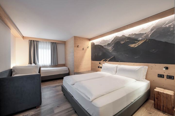 Room 12 of 49