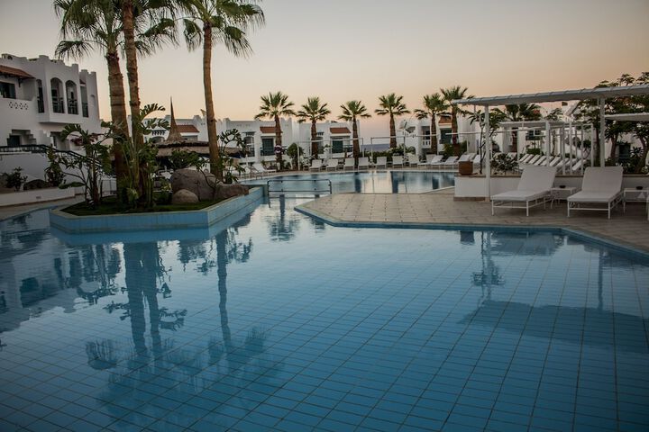 Hotel Pool