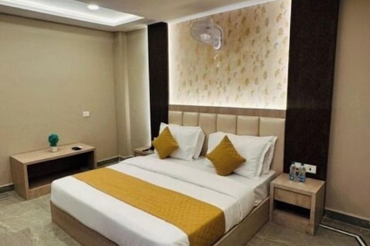 Room 5 of 13