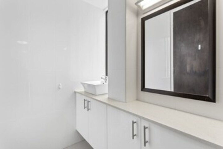 Room 5 of 27