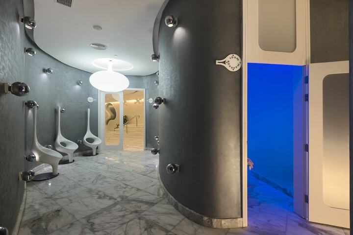 Room 47 of 80