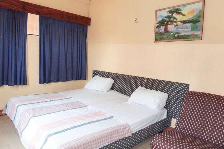 Room 12 of 25