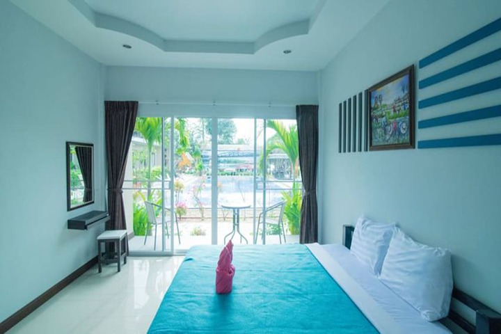 Room 8 of 18