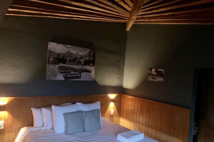 Room 3 of 92